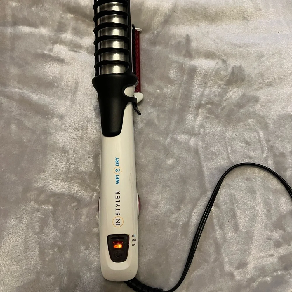 White and Pink Hair Styling Tool - Picture 14 of 15